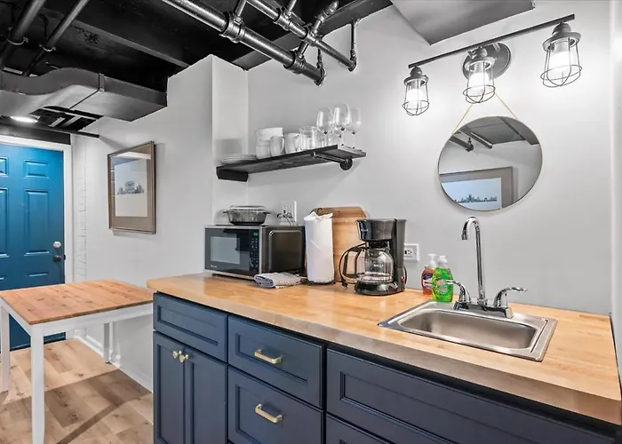 The Walnut - The Incline Apartment *