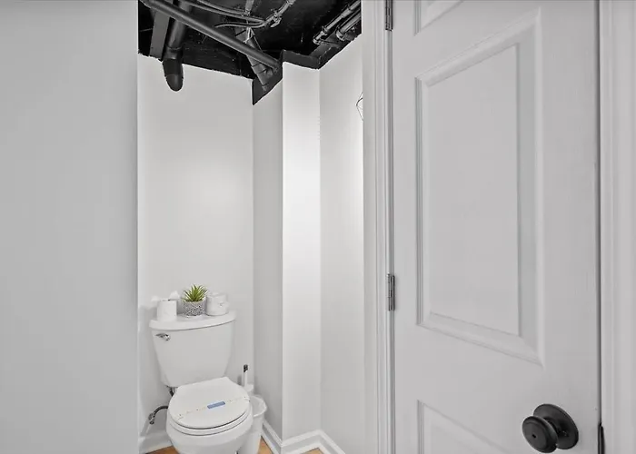 The Walnut - The Incline Apartment