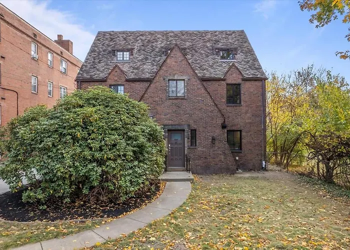 The Walnut - The Incline Apartment